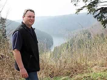 Die Ködeltalsperre und das Trinkwasser werden künftig an Bedeutung zunehmen. Beim Bau vor 40 Jahren seien den Bürgern Versprechungen gemacht worden, die nicht eingehalten wurden, so Nordhalbens Bürgermeister Michael Pöhnlein. Er fordert nun eine finanzielle Entschädigung.  Foto: Veronika Schadeck/Archiv