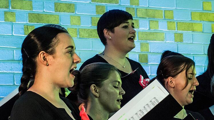 "Somewhere over the Rainbow" lautete das Motto des Gedenkkonzerts für den vor einem Jahr verstorbenen Sängerkreis-Vorsitzenden Günter Freitag. Gestaltet wurde das Programm vom Vocalensemble Coburg unter Leitung von Steffi Berg.Jochen Berger