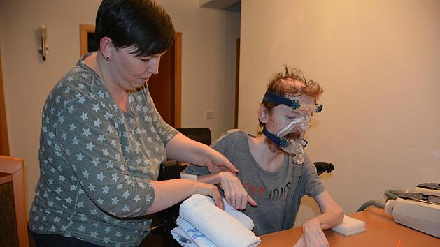 Martina Keller &uuml;bernimmt einen gro&szlig;en Teil der Pflege und Versorgung ihres Bruders J&uuml;rgen.