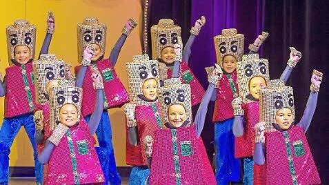 Die Jugendgruppe der Coburger Effect's begeistertmit ihrem Showtanz "Alles Lego-Logo" (Mitte rechts).