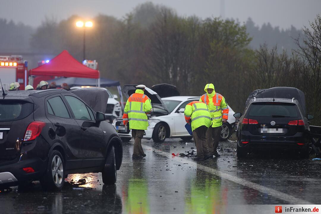 Hagel-Unwetter lšst Massenunfall aus: Autos kollidieren auf der A6 - Acht verletzte Personen, davon drei schwer
