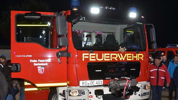 Bei der Übergabe des neuen HLF 20 Fahrzeugs. Peter Rauch
