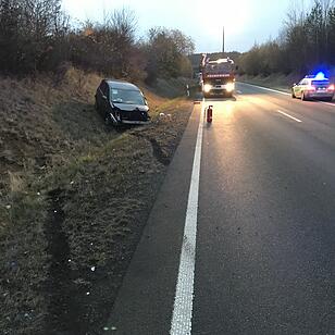 Zwei Personen nach Unfall im Begegnungsverkehr mittelschwer verletzt
