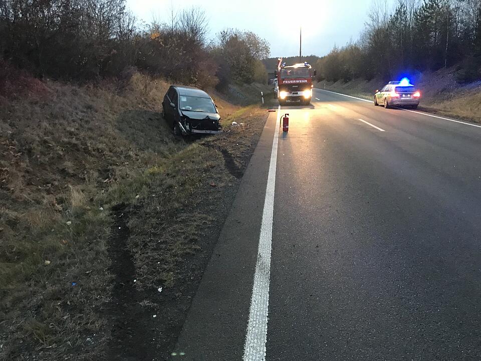 Zwei Personen nach Unfall im Begegnungsverkehr mittelschwer verletzt