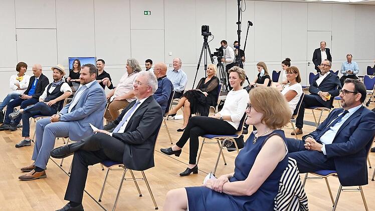 50 Personen füllten den großen Konferenzsaal der Hanns-Seidel-Stiftung beim Konzert der Nachwuchspreisträger. Fotos: Rosi Jörig / promedia