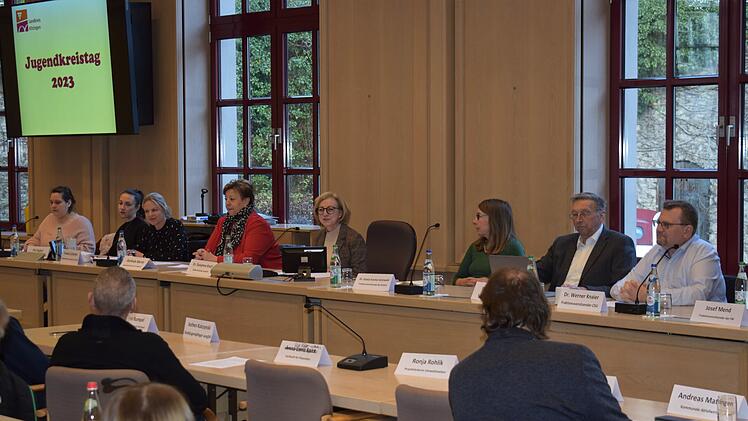 Landkreis Kitzingen: 27. Jugendkreistag fand statt - welche Schulen teilnahmen und was besprochen wurde