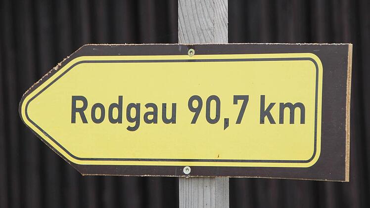 Amateurfunk in Roßbach: Mit diesem Schild schicken die Nachbarn den Funkamateur zurück nach Hessen. Foto: Ulrike Müller