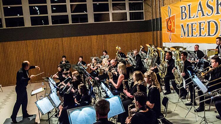 Impressionen vom Doppelkonzert in der Schulturnhalle Meeder.Foto: Jochen Berger