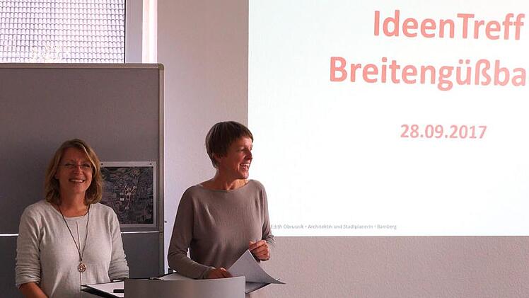 Bürgermeisterin Sigrid Reinfelder (rechts)  stellte die Stadtplanerin Edith Obrusnik als Isek-Projektmanagerin vor.Johannes Michel