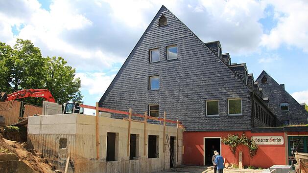 F&uuml;r den Biergartenbetrieb entsteht ein neuer Anbau am Gasthof. Fotos: Tobias Kindermann