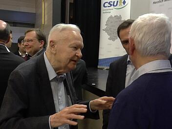 Albert Meyer, wie ihn die Menschen im Landkreis Haßberge in Erinnerung behalten werden: leutselig, bürgernah, bescheiden und ein bis zuletzt interessierter Gesprächspartner und Ratgeber mit politischem Weitblick. Foto: Archiv/Christian Licha