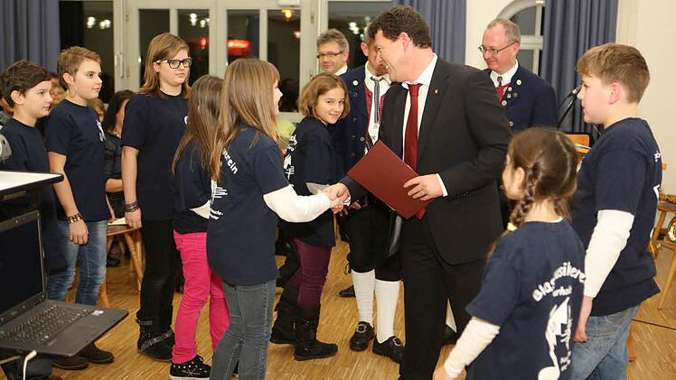 Verdiente Gemeindebürger wurden ausgezeichnet.
