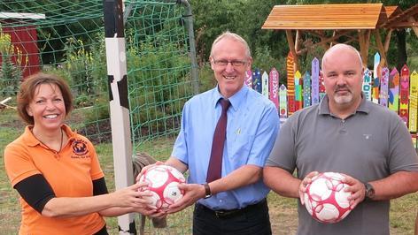 Kicken mit fairen Fu&szlig;b&auml;llen