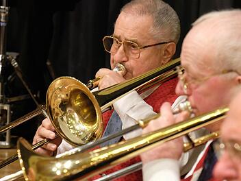 Edgar Rudloff (hinten) spielt die Posaune im Seniorenblasorchester. Foto: Gerd Schaar