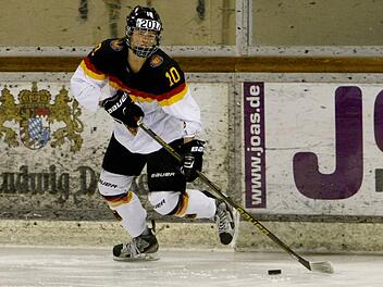 Eishockey-Nationalspielerin Yvonne Rothemund aus Neuenmarkt hätte 2018 die erste Sportlerin aus dem Landkreis Kulmbach sein können, die zu Olympischen Spielen fährt. Doch der Traum lebt weiter. Foto: Imago/nordphoto