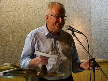 Wilhelm Wolpert begeisterte mit seinen Gedichtli und Geschichtli in Großwenkheim. Foto: Anton Then