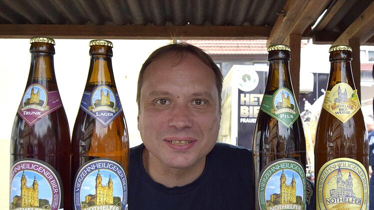 Andreas Trunk aus Vierzehnheiligen mit einigen seiner Biere.Andreas Welz