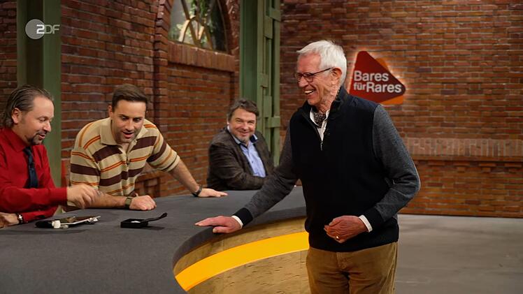 Hans-Otto dachte laut dar&uuml;ber nach, vor welchem H&auml;ndler er seinen Schmuck am besten platzieren soll.