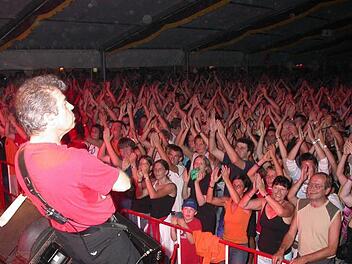 Die Spider Murphy Gang ist noch immer ein Garant für volles Haus und tolle Stimmung. Im September spielt die Band zum Jubiläum der Stadterhebung von Rödental auf dem Festplatz.