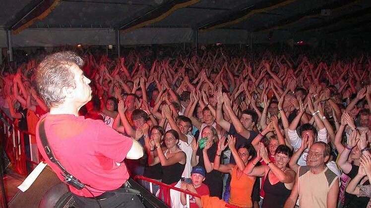 Die Spider Murphy Gang ist noch immer ein Garant für volles Haus und tolle Stimmung. Im September spielt die Band zum Jubiläum der Stadterhebung von Rödental auf dem Festplatz.
