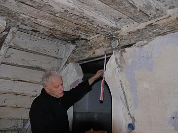 Karl-Heinz Feuerlein hat das Von-der-Saal-Haus schon eingehend untersucht. Foto: Pauline Lindner