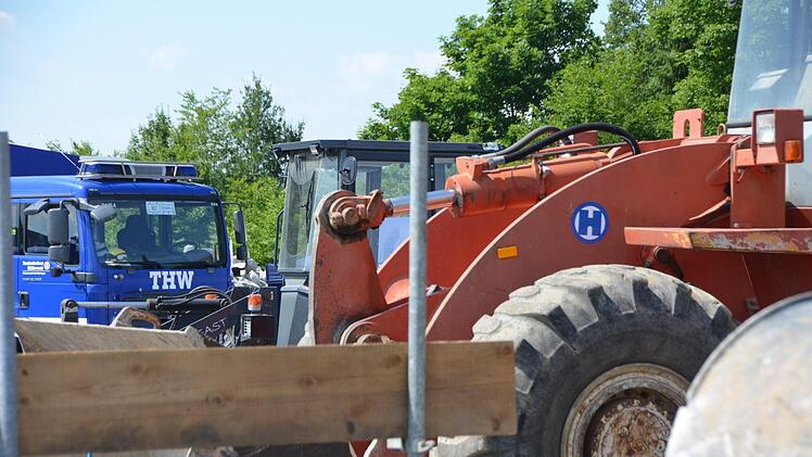 Erster Spatenstich zum Neubau des THW in Bad Kissingen.  Foto: Peter Rauch