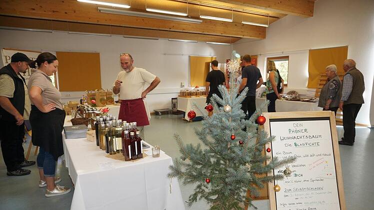 Ja ist denn schon Weihnachten? Beim Tag der Region gab es den ersten  Weihnachtsbaum des Jahres zu bewundern, einen echten Rhöner - wild, zäh  und robust.  Marion Eckert