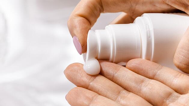 Besonders schwangere Frauen sollten auf die Inhaltsstoffe ihrer Pflegeprodukte achten. Symbolfoto: AdoreBeautyNZ/Pixabay.com