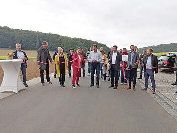 In Buckenreuth fand eine kleine Festveranstaltung zur Eröffnung der erneuerten Straßen statt.