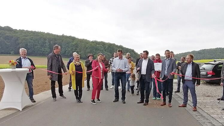 In Buckenreuth fand eine kleine Festveranstaltung zur Eröffnung der erneuerten Straßen statt.