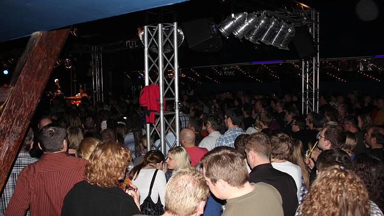 Proppenvoll war der Unterpreppacher Saal, wie auch in den Jahren zuvor mit Bands für die "älteren Semester".