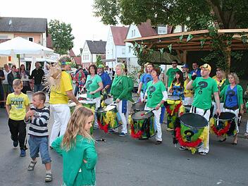 "Bateria quem é", die Sambagruppe aus der Region Bamberg, verbreitete brasilianisches Flair. Fotos: Evi Seeger