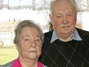 Nach 65 Ehejahren feierten in Untersteinbach Fritz und Agathe Riegler ihre Eiserne Hochzeit.  Foto: Sabine Weinbeer