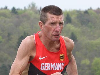 Reinhart Vogler wurde in Spanien Vize-Europameister im Berglauf der Senioren M65. Foto: Reinhold Nürnberger