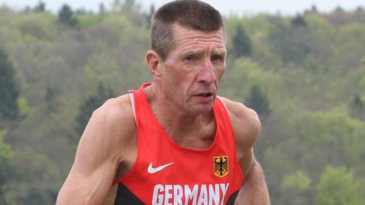 Reinhart Vogler wurde in Spanien Vize-Europameister im Berglauf der Senioren M65. Foto: Reinhold Nürnberger