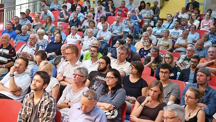 Auch die Diskussion in Forchheim mit den Direktkandidaten war schon gut besucht.  Foto: Ronald Rinklef