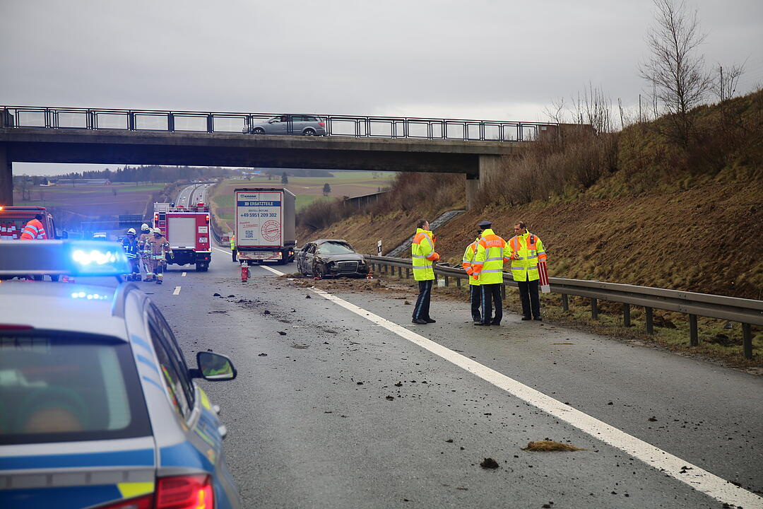Unfall auf der A9: Familie mit Säugling schwer verletzt