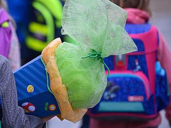 Am Dienstag beginnt wieder die Schule. Im Landkreis Bad Kissingen ist es der erste Schultag für 775 Kinder.  Symbolfoto: Frank Leonhardt/dpa