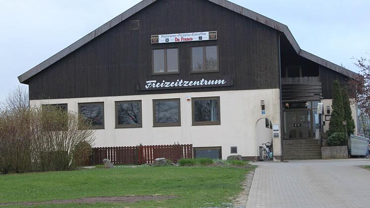 Das Freizeitzentrum kann die Gemeinde Steinbach am Wald ohne eine Neuverschuldung sanieren. Foto: Archiv/Veronika Schadeck