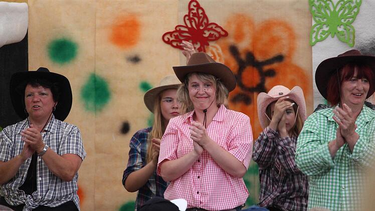 Beim Waldfest in Oberwildflecken geht es ganz schön bunt zu. Foto: Sebastian Schmitt-Mathea
