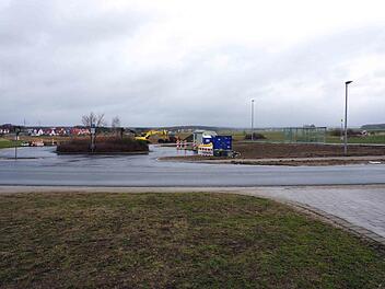 Hinter der noch nicht ganz fertigen Buswendeschleife beginnen Erschließungsarbeiten für die Erweiterung der Gerbersleithe.Richard Sänger