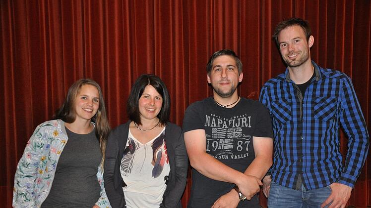 Waren anwesend um die Ehrung für 25-jährige Mitgliedschaft, die Ehrennadel in Silber des DJK-Sportverbandes entgegenzunehmen (von links) Sarah Lisa Jakobsche, Lena Böhm, Steffen Kraus und Jürgen Scherner. Foto: Petra Heurich