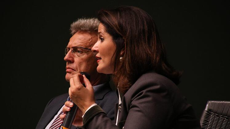 Die Ministerin mit Ministerialdirigent Konrad SchmidImpressionen von der VeranstaltungFoto: Jochen Nützel