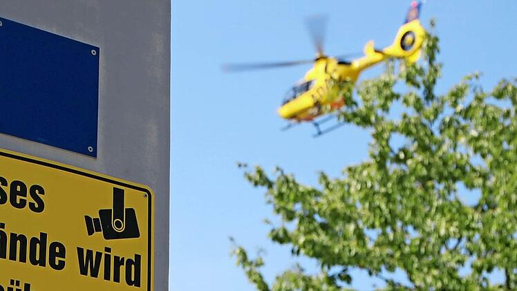 Per Hubschrauber wurde der schwer verletzte Mitarbeiter damals ins Krankenhaus gebracht, bis heute befindet er sich in ärztlicher Behandlung und ist arbeitsunfähig. Jetzt kam der Fall von Gericht. Foto: Archiv/U. Müller
