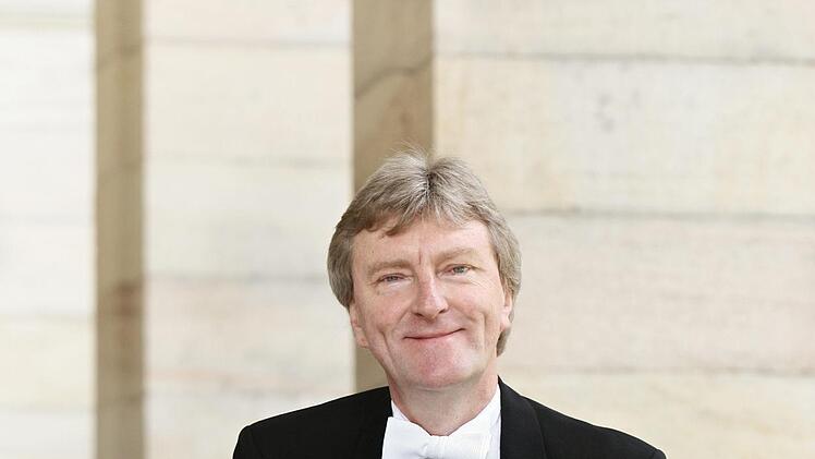 Johannes Moesus, seit 2012 Chefdirigent des BKO, wird nach dem Konzert verabschiedet.Kerstin Junker Fotografie