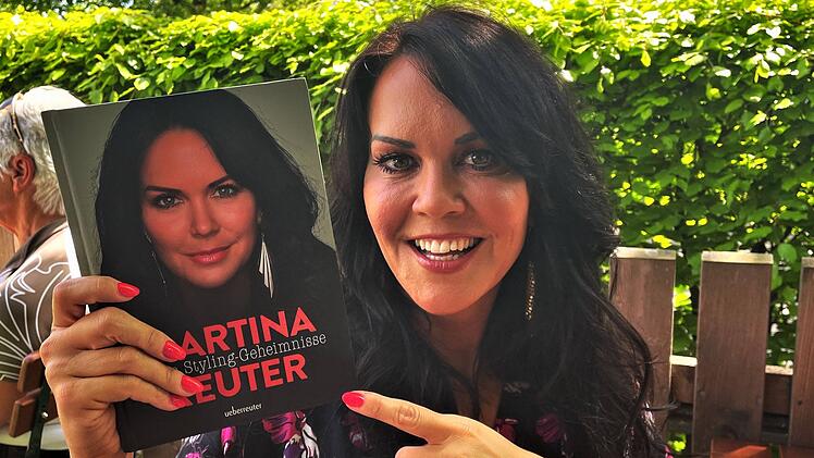 Martina Reuter tritt als Bodybuilderin auf.