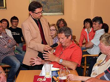 Helmut Reinhardt macht im Gespräch mit BR-Redaktionsleiter Alexander Müller seinem Unmut Luft. Fotos: Matthias Hoch