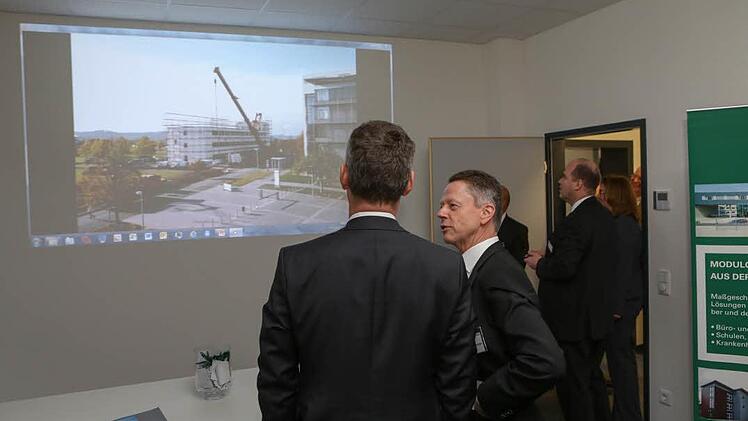 Ein Zeitraffer-Film zeigte die Montage der Module.  Foto: Barbara Herbst