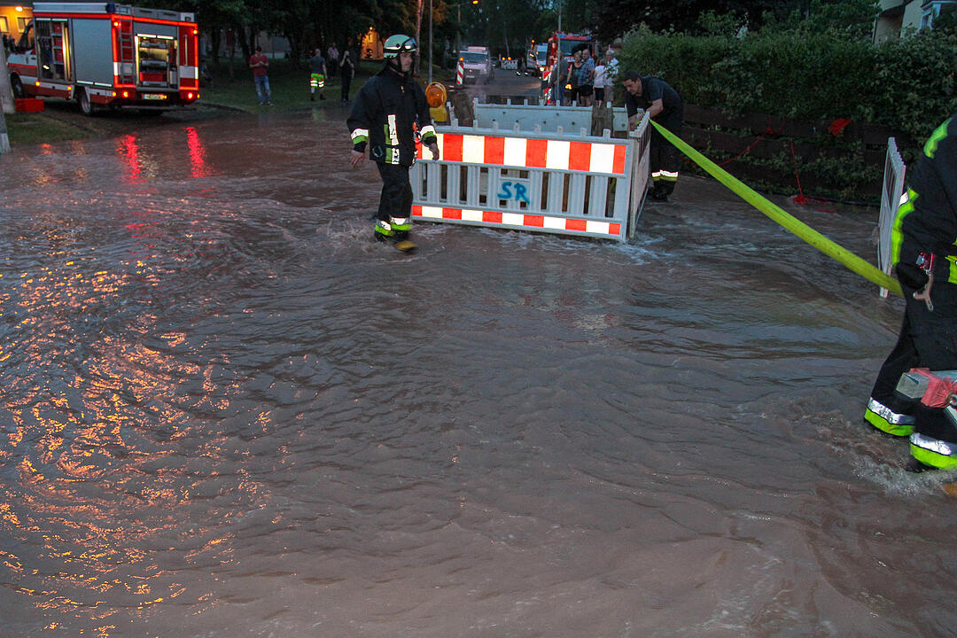 Nürnberg: Beschädigte Leitung setzt einen ganzen Straßenzug unter Wasser
