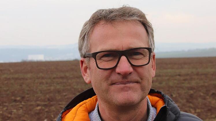 Eberhard Räder, der Rhöner Biobauer, spricht sich für das Volksbegehren Artenvielfalt (Rettet die Bienen) aus. Er plädiert allerdings, dass gemeinsam gehandelt werden müsse. Foto: Ines Renninger